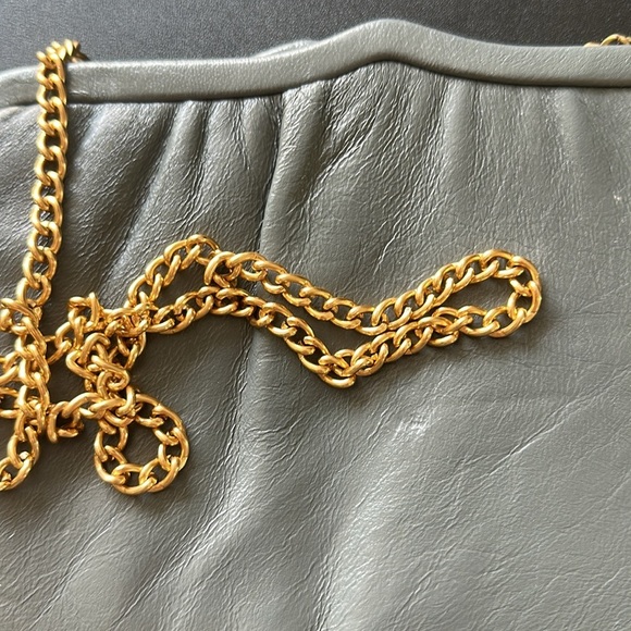 Vintage Ande' Gray Pleated Clutch with Chain Strap - Picture 4 of 4